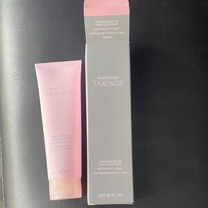 Mary Kay Cleanser 4 in 1 for Normal to Dry Skin New in Box / Full size